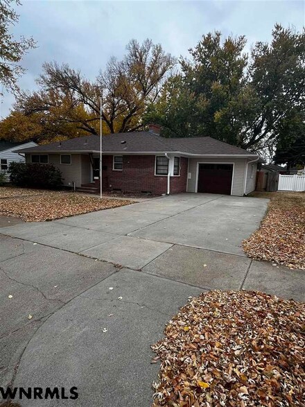 1212 Emerson Ave, Alliance, NE 69301