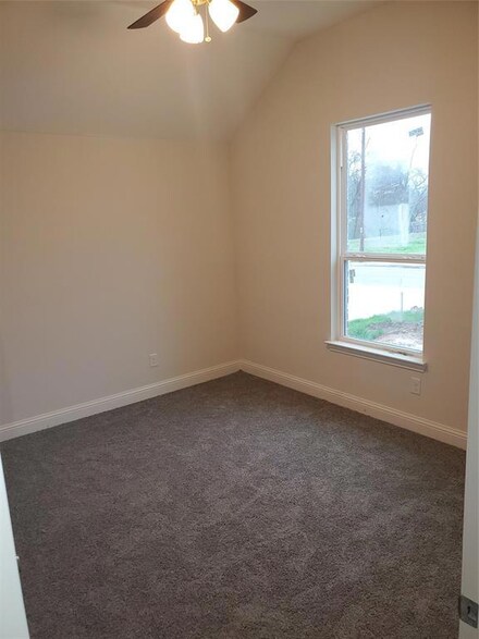 2423 Locust Ave, Dallas, TX 75216
