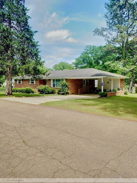 201 Cemetery St, Warren, AR 71671