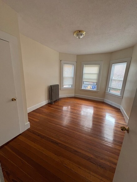 27 Forest St Unit 1, Cambridge, MA 02140