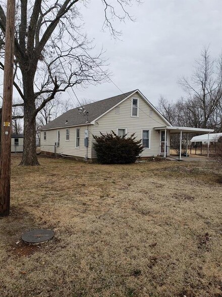 1505 6th St, Oswego, KS 67356