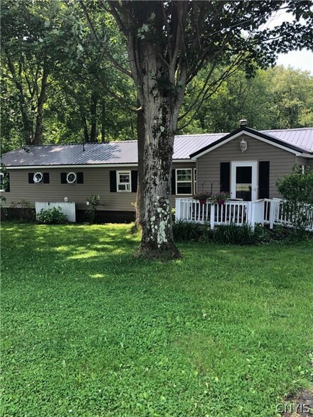 115 State Route 48, Phoenix, NY 13135