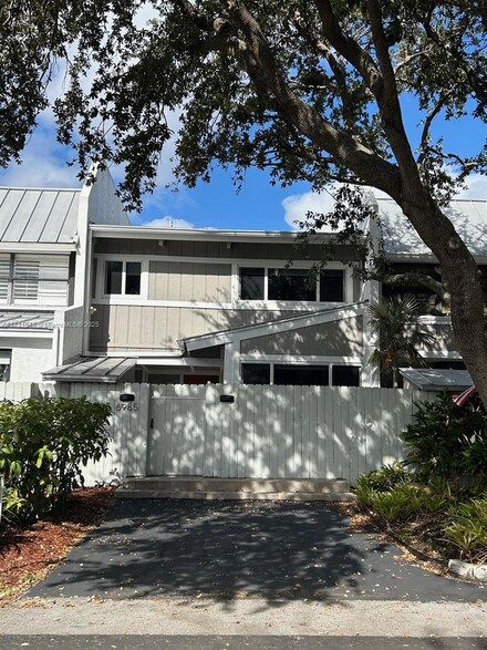 6985 SW 53rd Ln, Miami, FL 33155