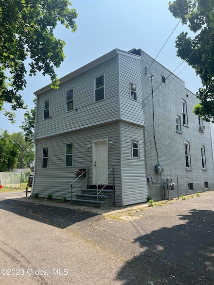 1062 Bridge St, Schenectady, NY 12303