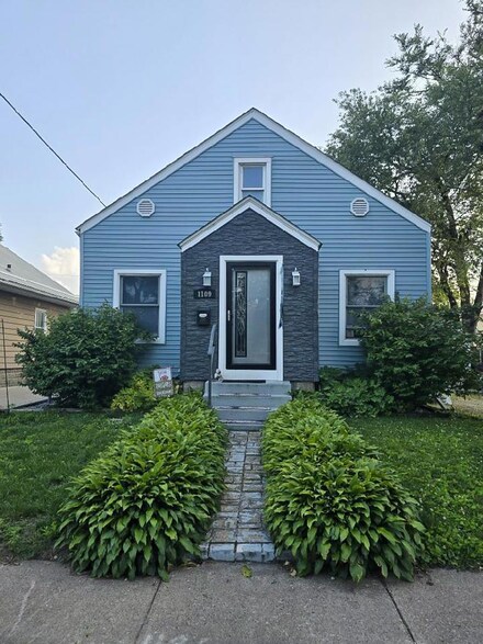 1109 Marian St, Winona, MN 55987
