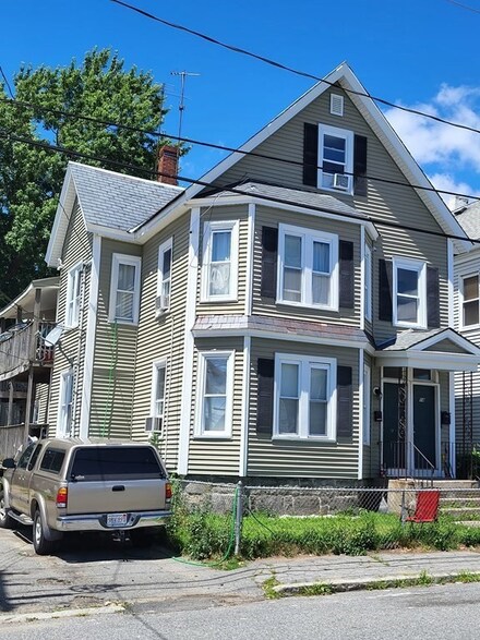 12 Fisher St, Lowell, MA 01850