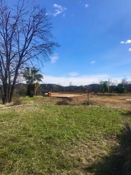 15600 Deodora Dr, Redding, CA 96001