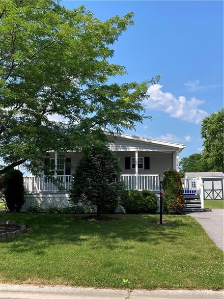 6342 Lambert St, Victor, NY 14564