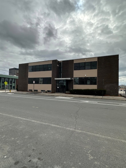 530 Chestnut St Unit 12, Manchester, NH 03101