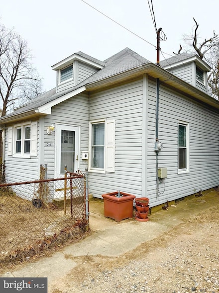 209 New Jersey Ave, National Park, NJ 08063