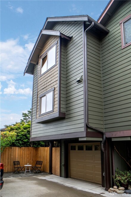 5643 California Ave SW Unit B, Seattle, WA 98136