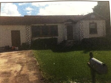 112 S Elm Ave, Pahokee, FL 33476