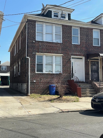 3521 61st St, Woodside, NY 11377