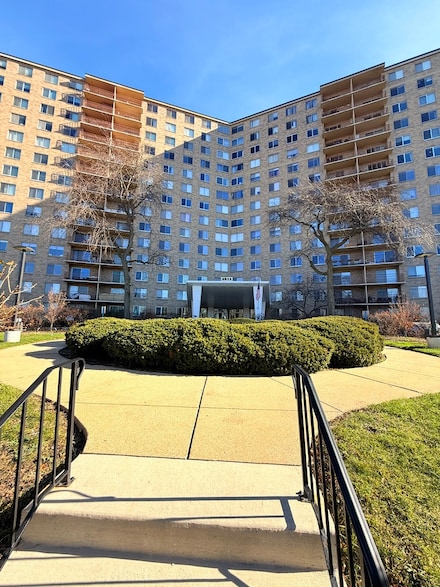 6833 N Kedzie Ave Unit 1006, Chicago, IL 60645