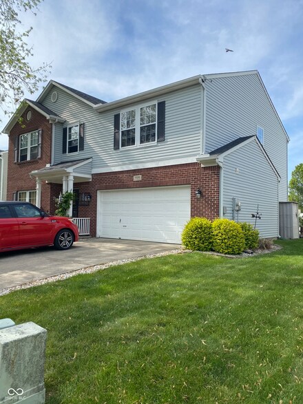 10190 Holly Berry Cir, Fishers, IN 46038