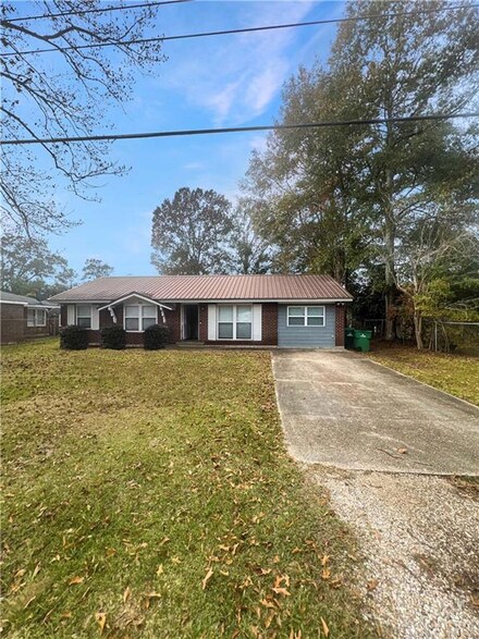1707 East Ave, Bogalusa, LA 70427