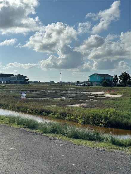 245 Sailfish Dr, Rockport, TX 78382