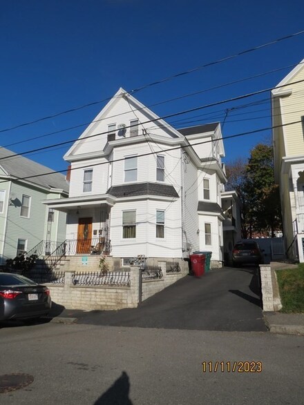 204 Pleasant St, Lowell, MA 01852