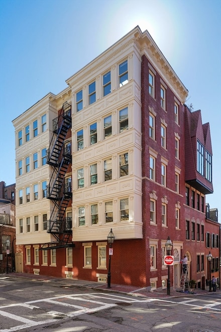112 Myrtle St, Boston, MA 02114