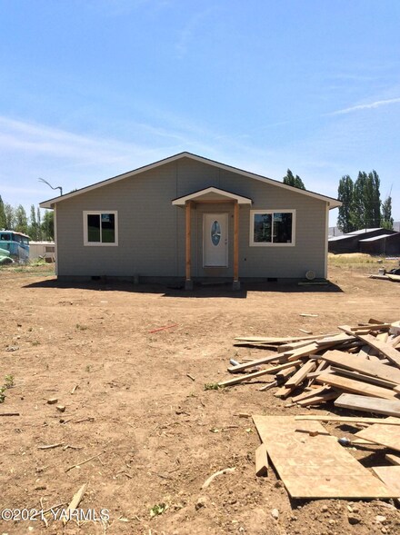 70 Trepanier Ln, Tieton, WA 98947