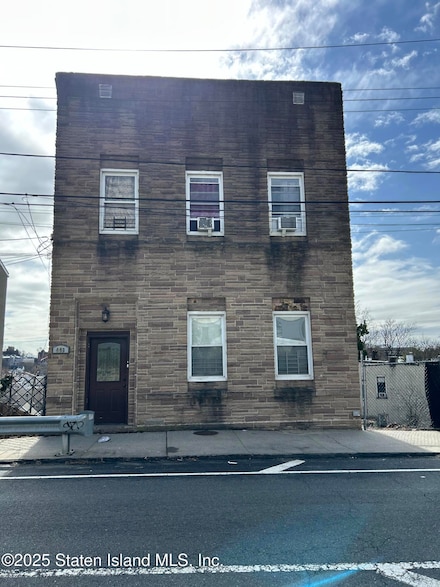 493 van Duzer St, Staten Island, NY 10304