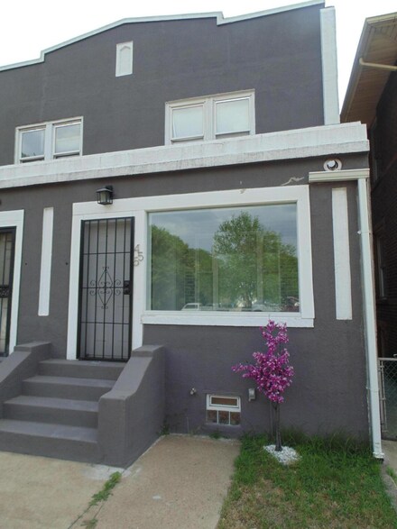455 Polk St, Gary, IN 46402