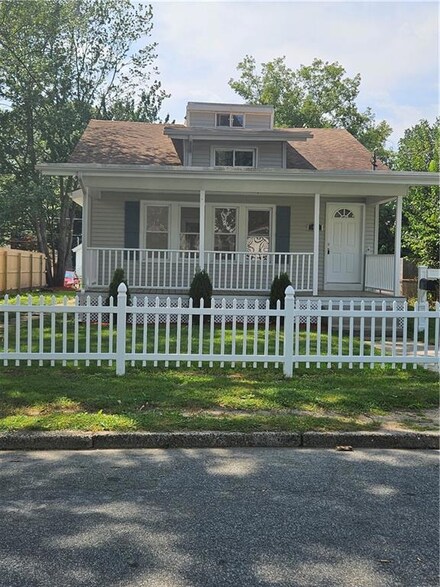 40 Jane St, Pawtucket, RI 02860