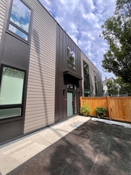 3947 W Dakin St Unit 1, Chicago, IL 60618