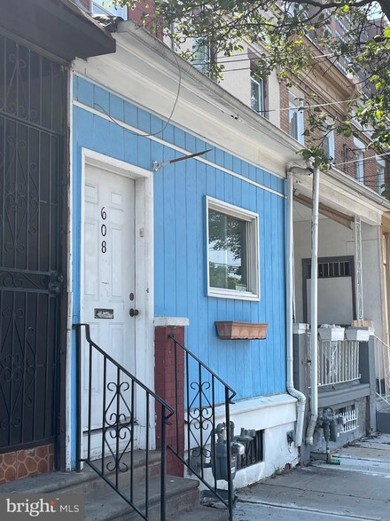 608 N 7th St, Camden, NJ 08102