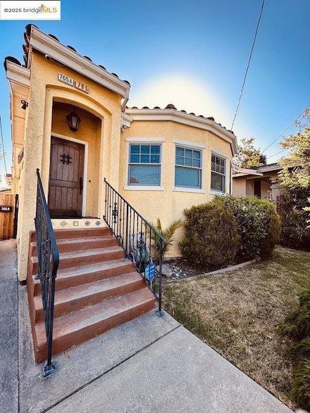 765 Farringdon Ln, Burlingame, CA 94010