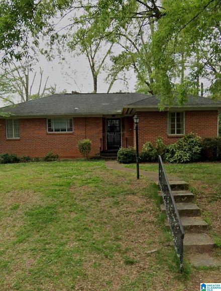105 Crest Dr, Talladega, AL 35160