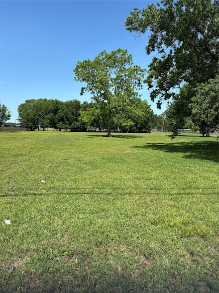 3706 Strawberry Rd, Pasadena, TX 77504