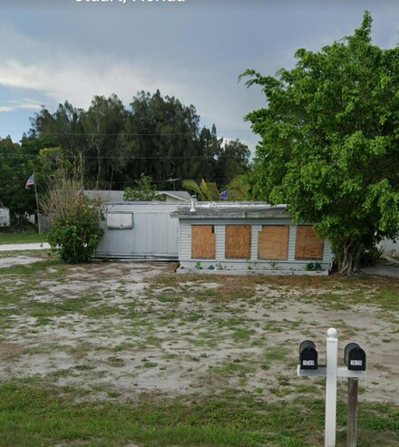 1689 NE Seneca Ave, Stuart, FL 34994