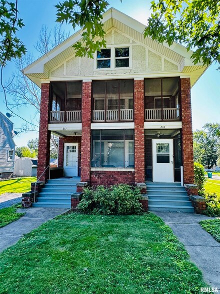 863 Beecher Ave, Galesburg, IL 61401