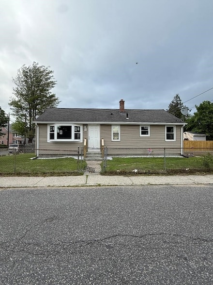 45 Penacook St, Springfield, MA 01104