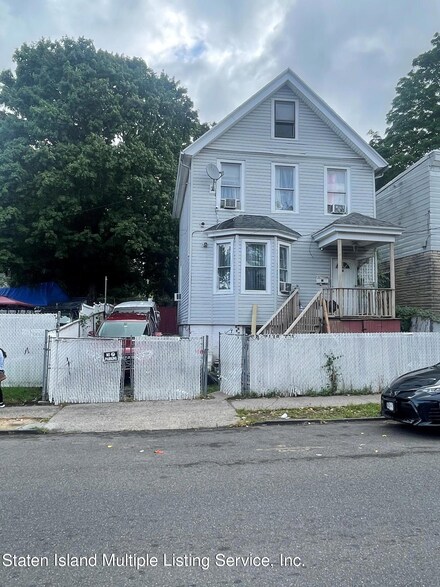 39 Tompkins Ave, Staten Island, NY 10304