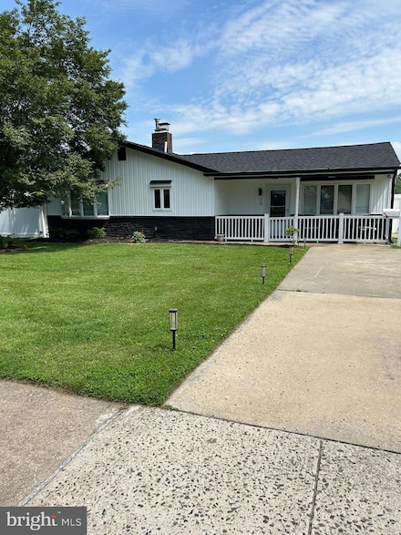 26 Thimbleberry Ln, Levittown, PA 19054