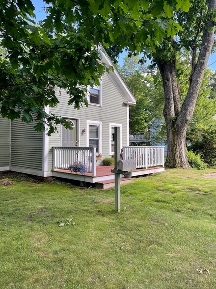 92 Oak Ave, Athol, MA 01331
