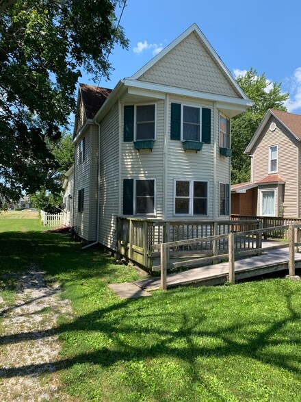 310 S Center St, Forrest, IL 61741