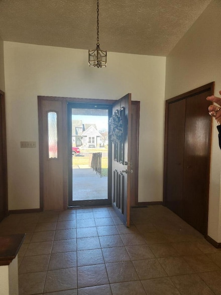 751 Clover Ln, Crown Point, IN 46307