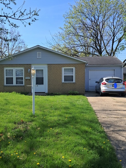 1615 W Lock Raven Rd, Champaign, IL 61821
