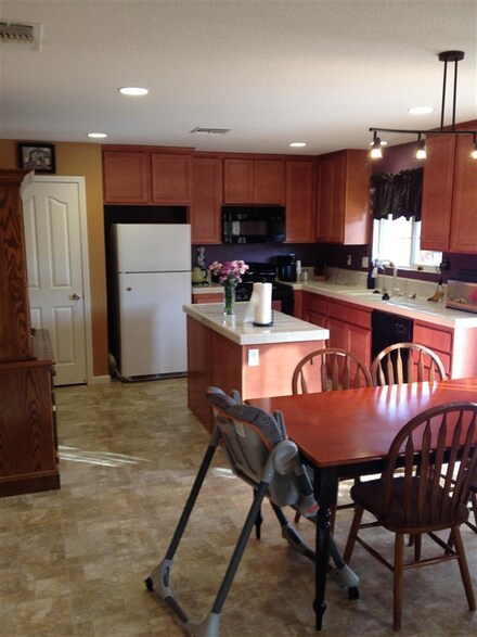 5222 E Garrett Ave, Fresno, CA 93725