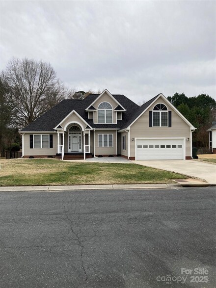 2049 Winding Oak Rd, Rock Hill, SC 29732