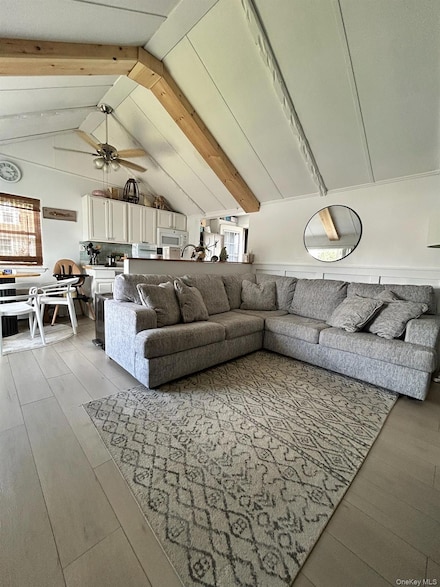 800 S 6th St, Lindenhurst, NY 11757