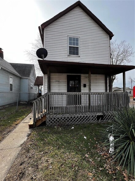 1642 3rd St, Madison, IL 62060