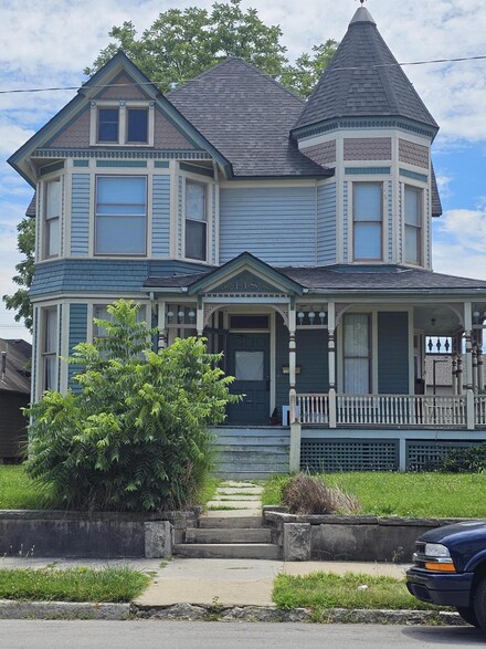 448 E Elm St, Springfield, MO 65806