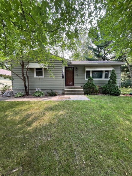 3060 Holly St S, Cambridge, MN 55008