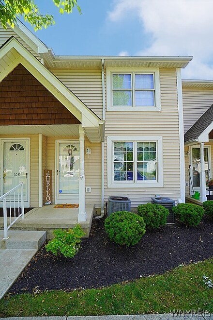 106 Olde Stone Ln, Lancaster, NY 14086