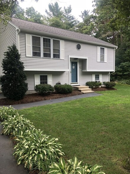 21 Lake Ave, East Wareham, MA 02538