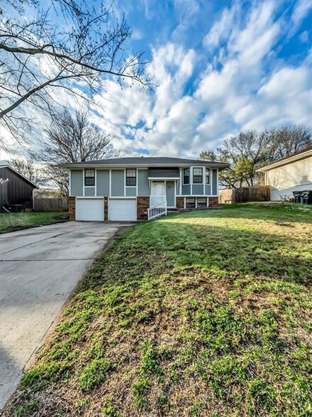 1448 N Inca Dr, Independence, MO 64056